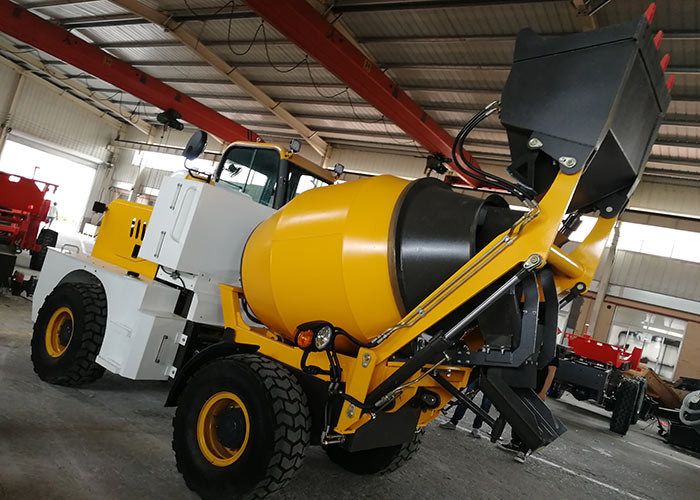 Wheelbase 2300mm 105Hp Self Loading Concrete Mixer Truck